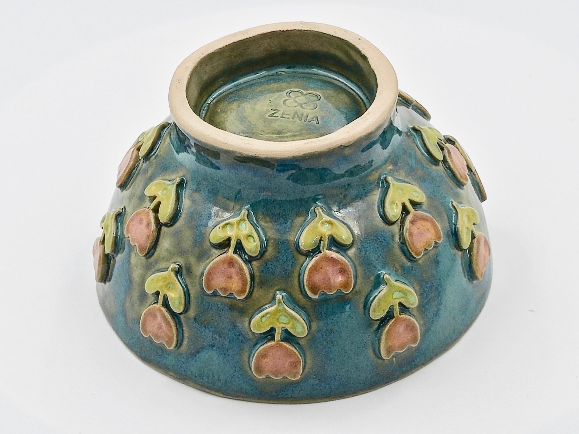 Keramisk Skål med Tulipaner – Håndopbygget (Ø14 cm)