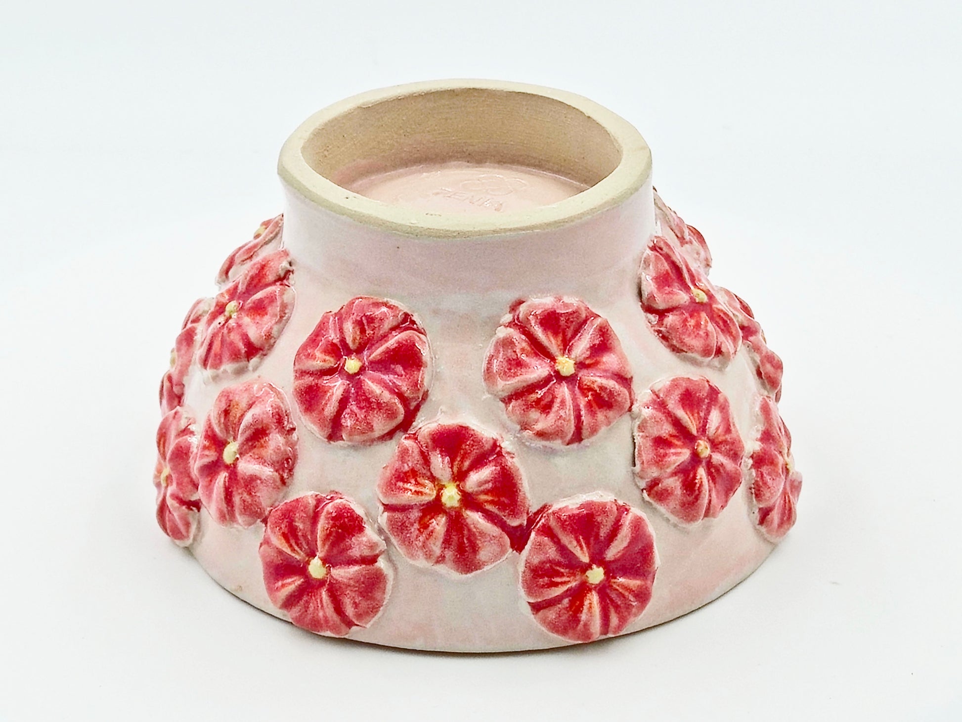 Keramisk Skål med Lyserøde Blomster – Håndopbygget (Ø14 cm)