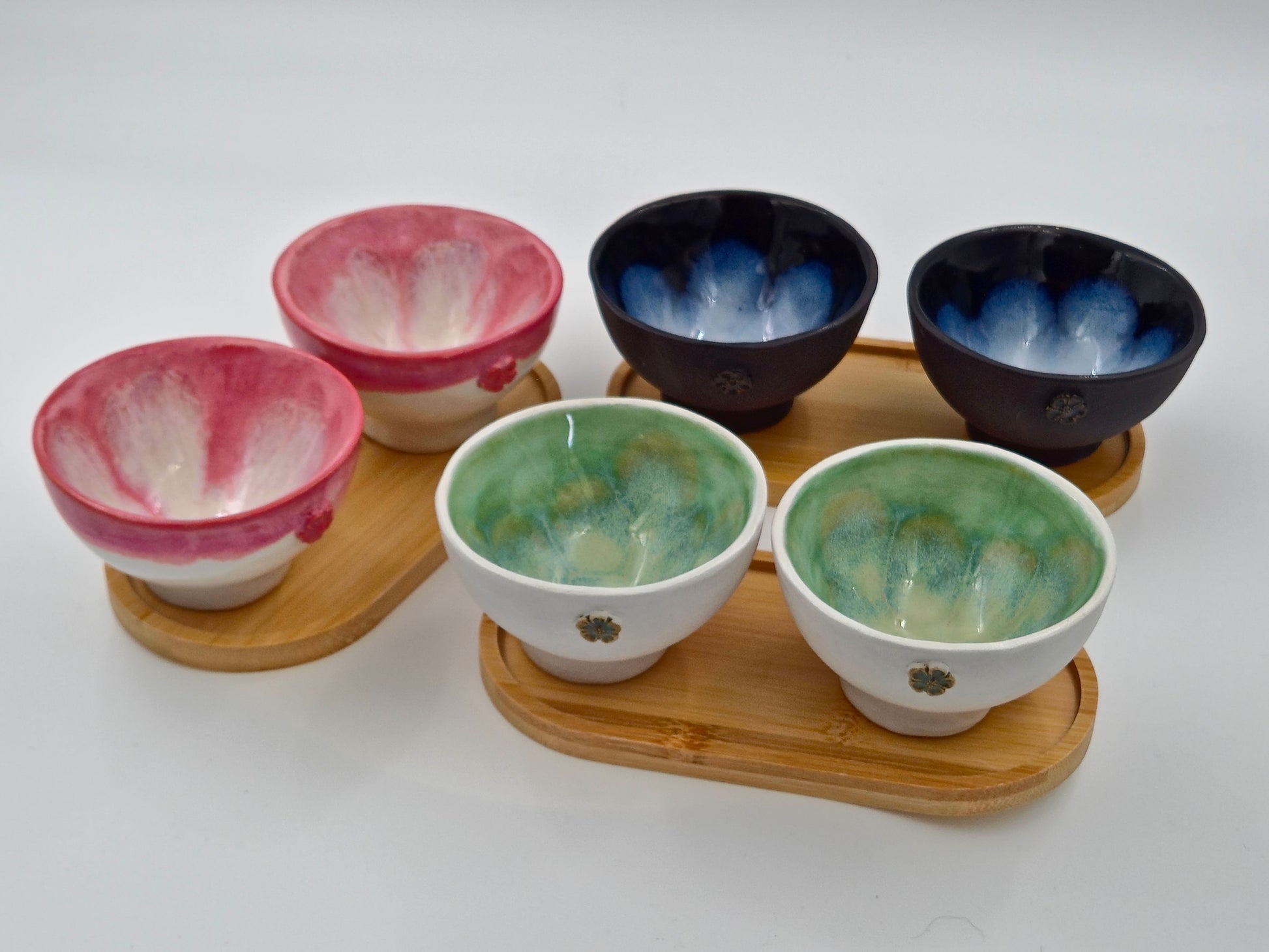 Håndopbygget Skål på Bambusbakke (Ø14 cm)