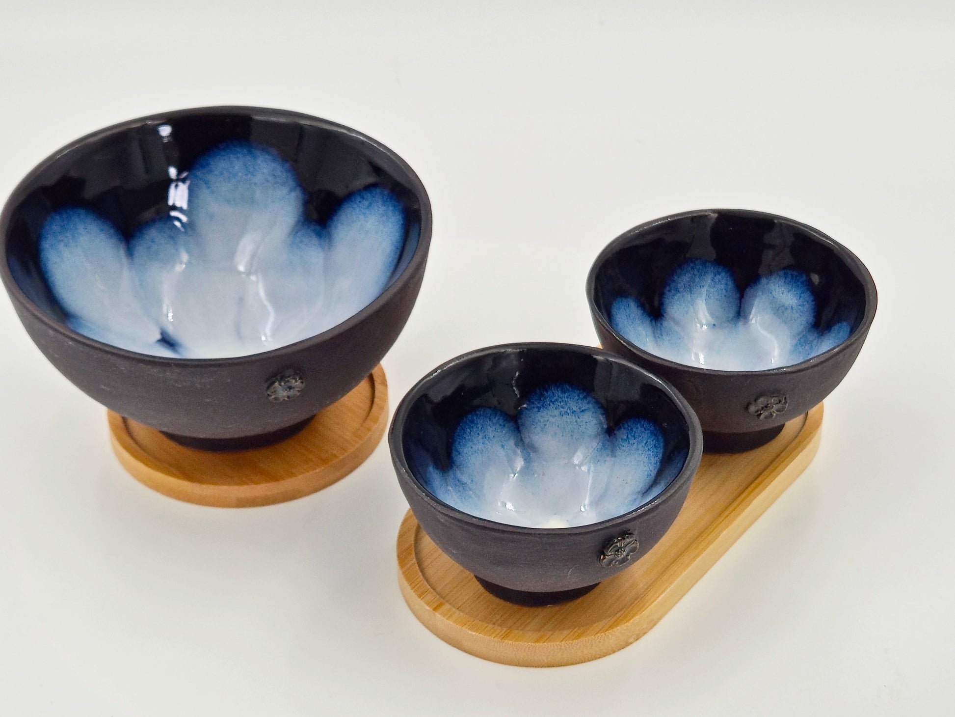 Håndopbygget Skål på Bambusbakke (Ø14 cm)