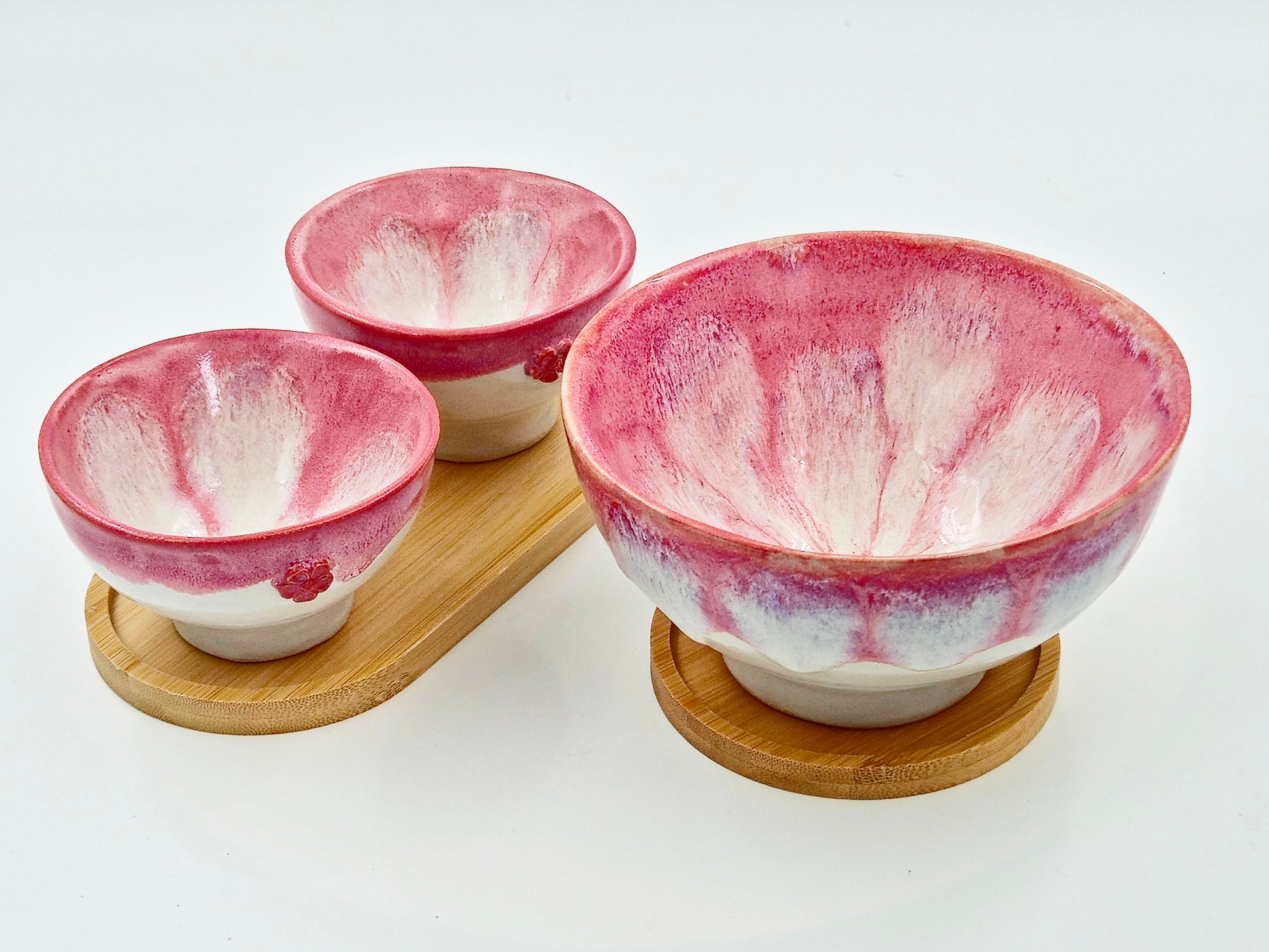 Håndopbygget Skål på Bambusbakke (Ø14 cm)