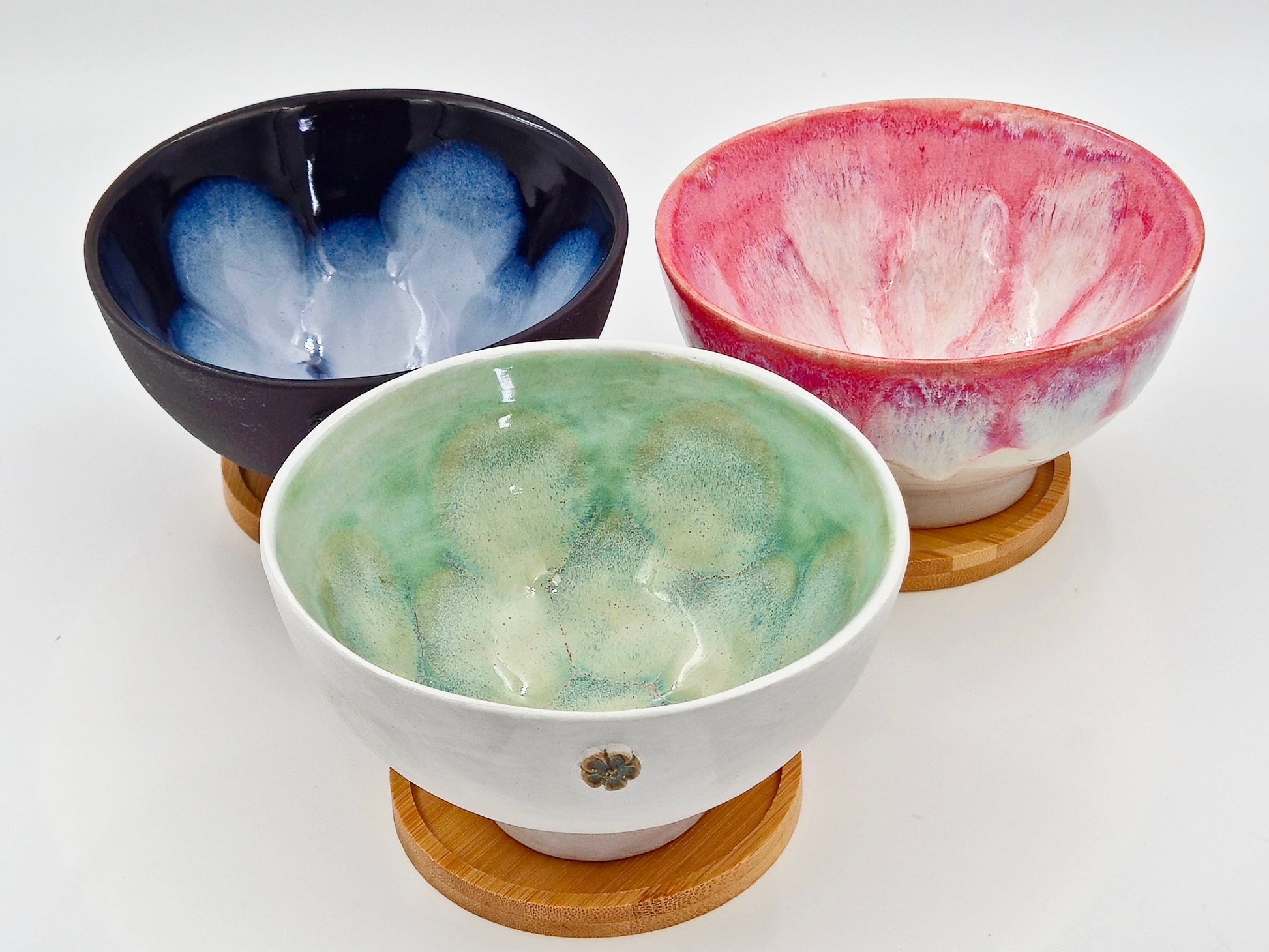 Håndopbygget Skål på Bambusbakke (Ø14 cm)