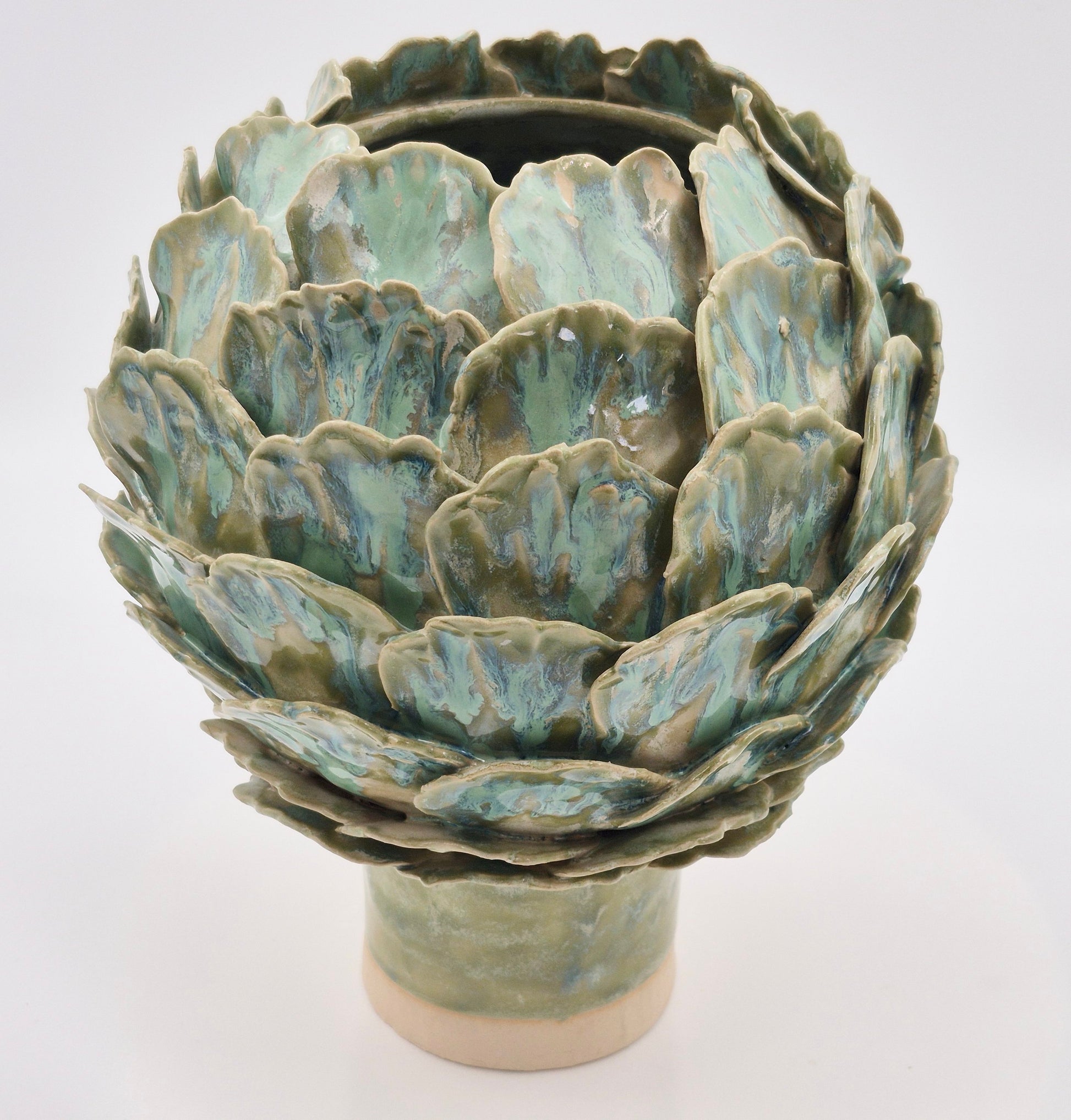 Artiskokvase i grønlige nuancer