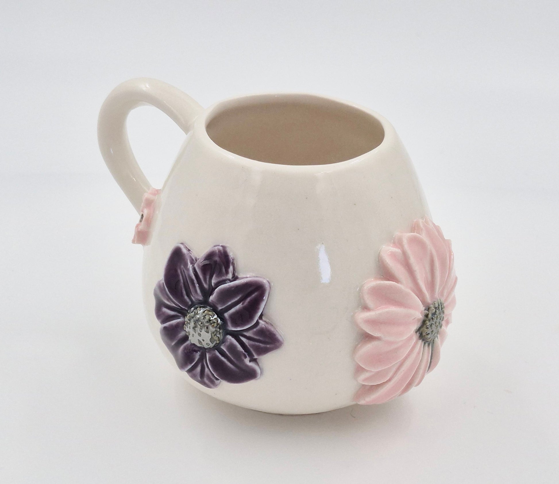 Buttet blomsterkop med relieffer