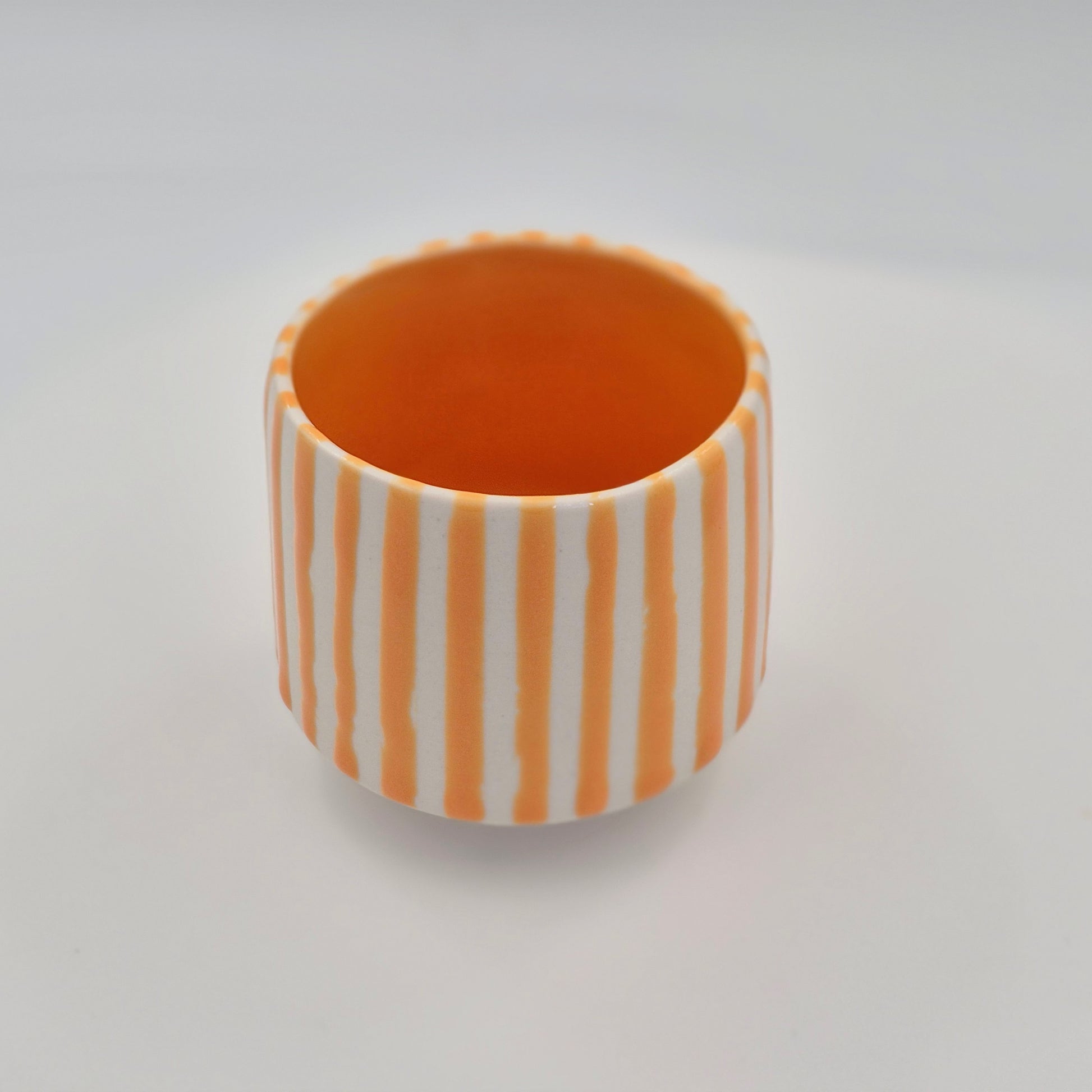 Porcelain Cup with Stripes (2.5 dl, Height 8 cm)