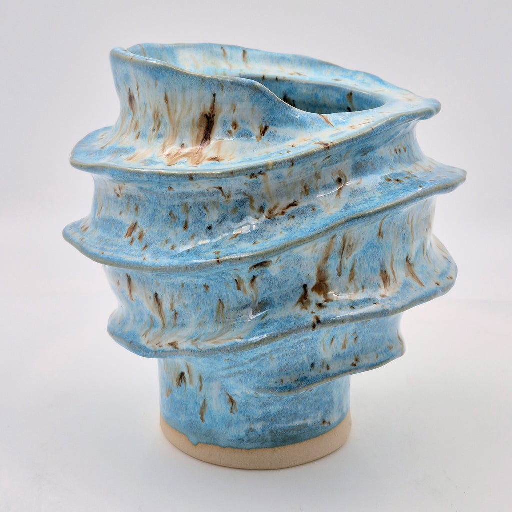 Stentøjsvase – organisk, bølget form