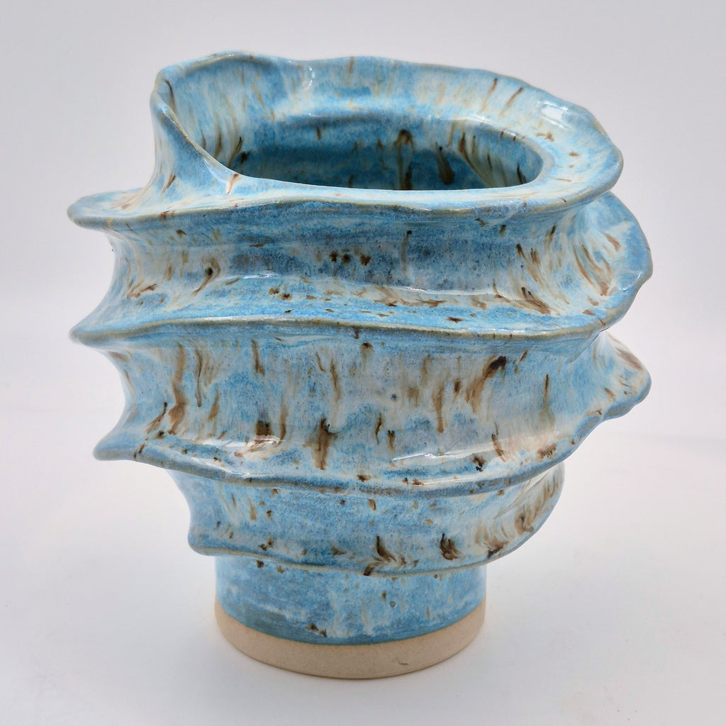 Stentøjsvase – organisk, bølget form