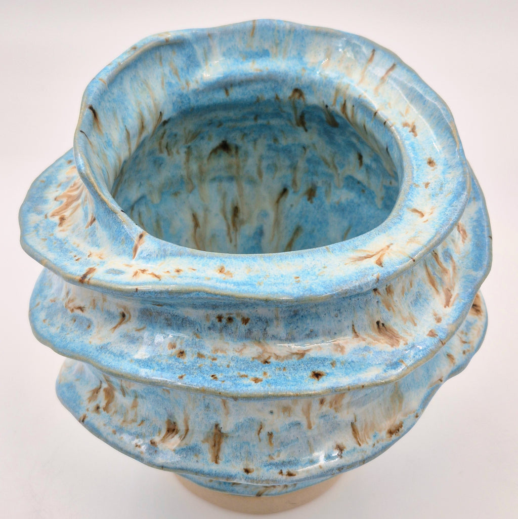 Stentøjsvase – organisk, bølget form