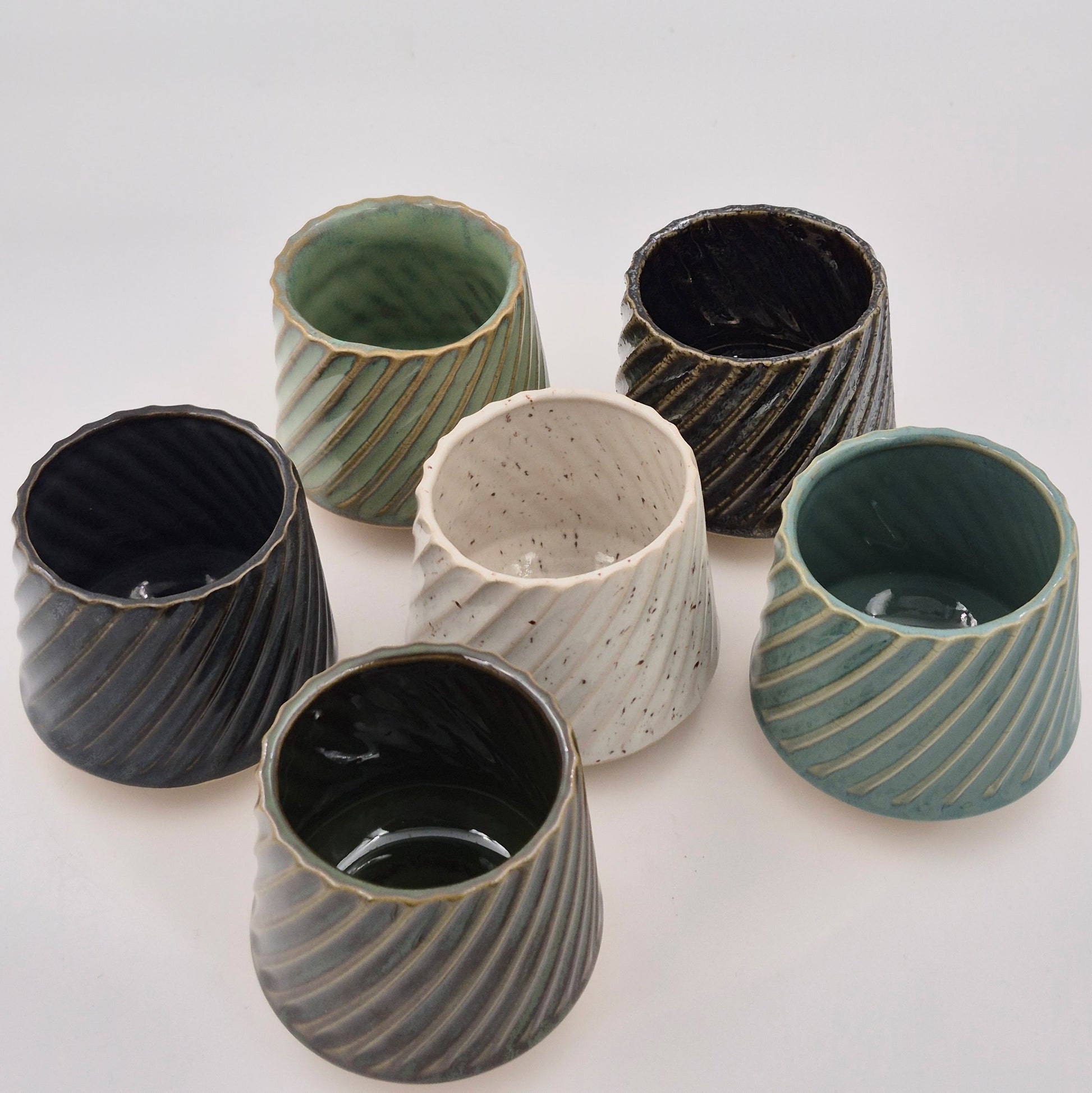 Porcelain Cup with Stripes (2.5 dl, Height 8 cm)