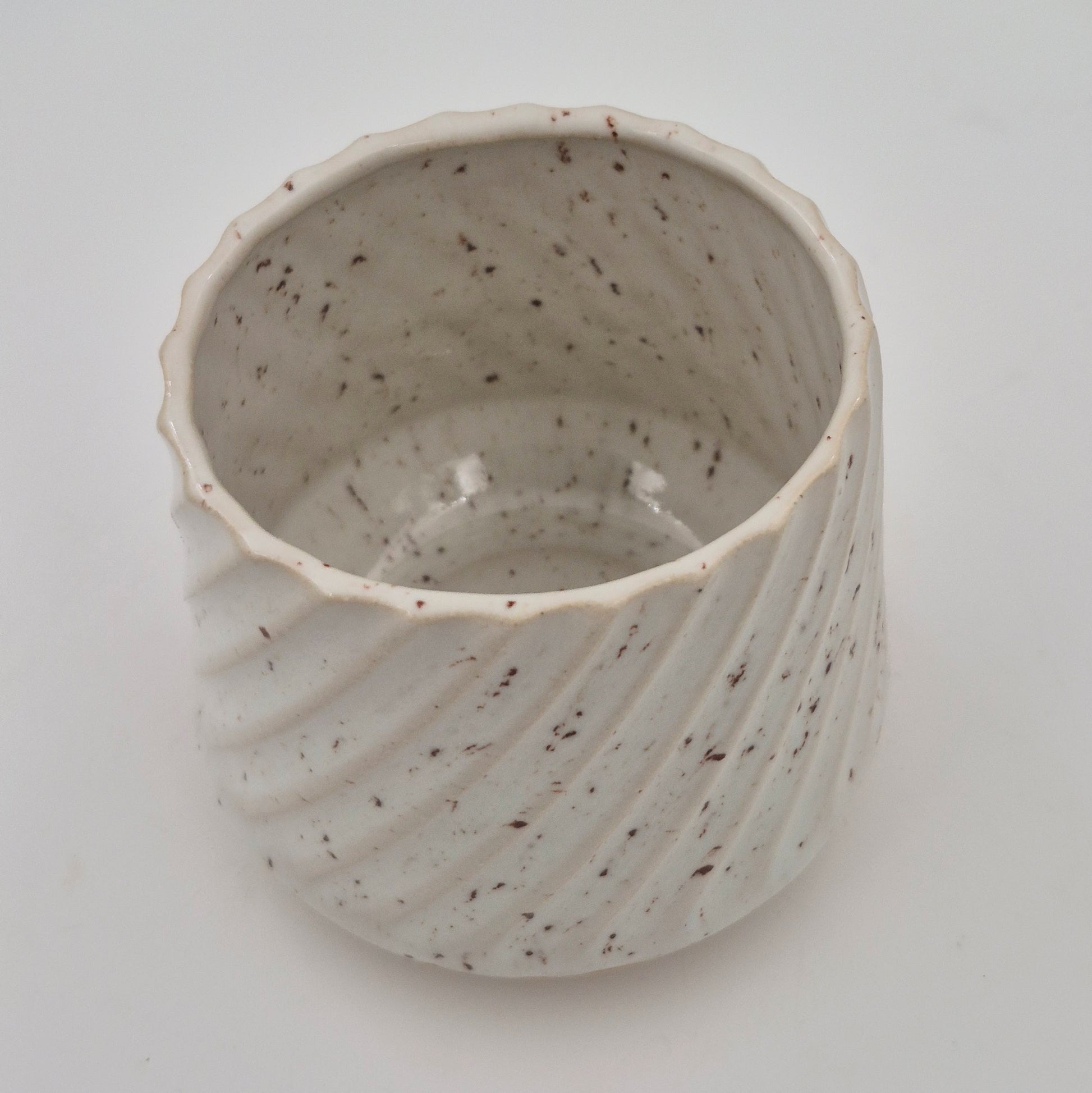 Porcelain Cup with Stripes (2.5 dl, Height 8 cm)