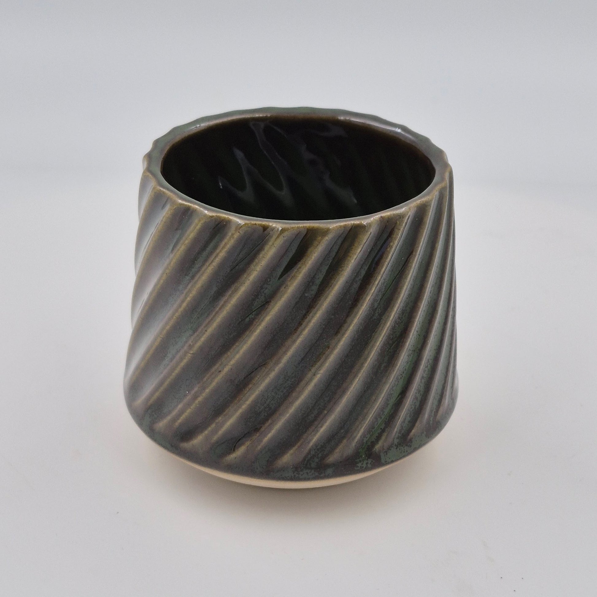 Porcelain Cup with Stripes (2.5 dl, Height 8 cm)