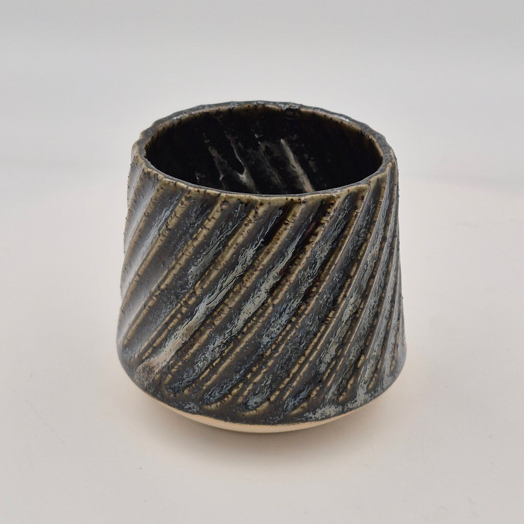 Porcelain Cup with Stripes (2.5 dl, Height 8 cm)