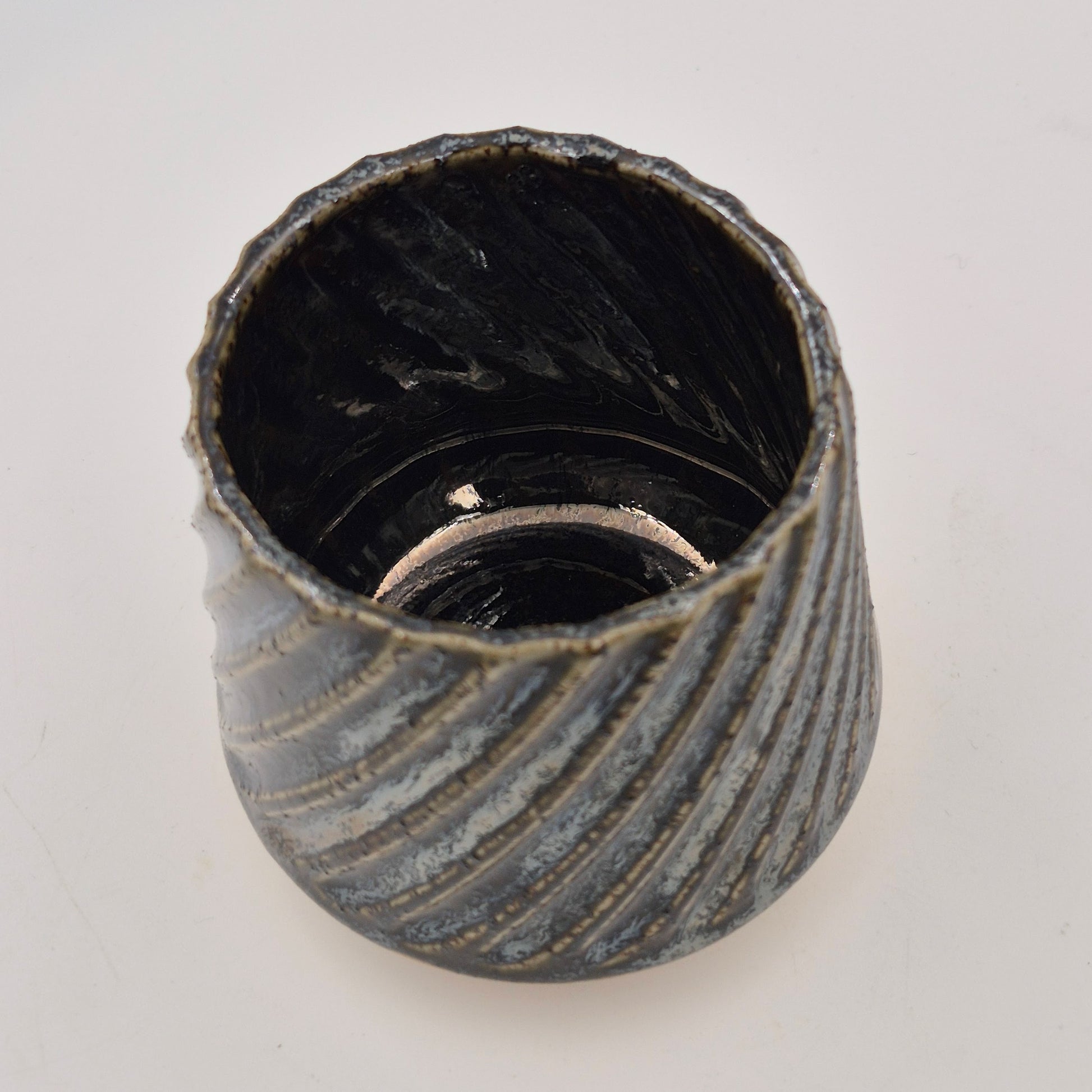 Porcelain Cup with Stripes (2.5 dl, Height 8 cm)