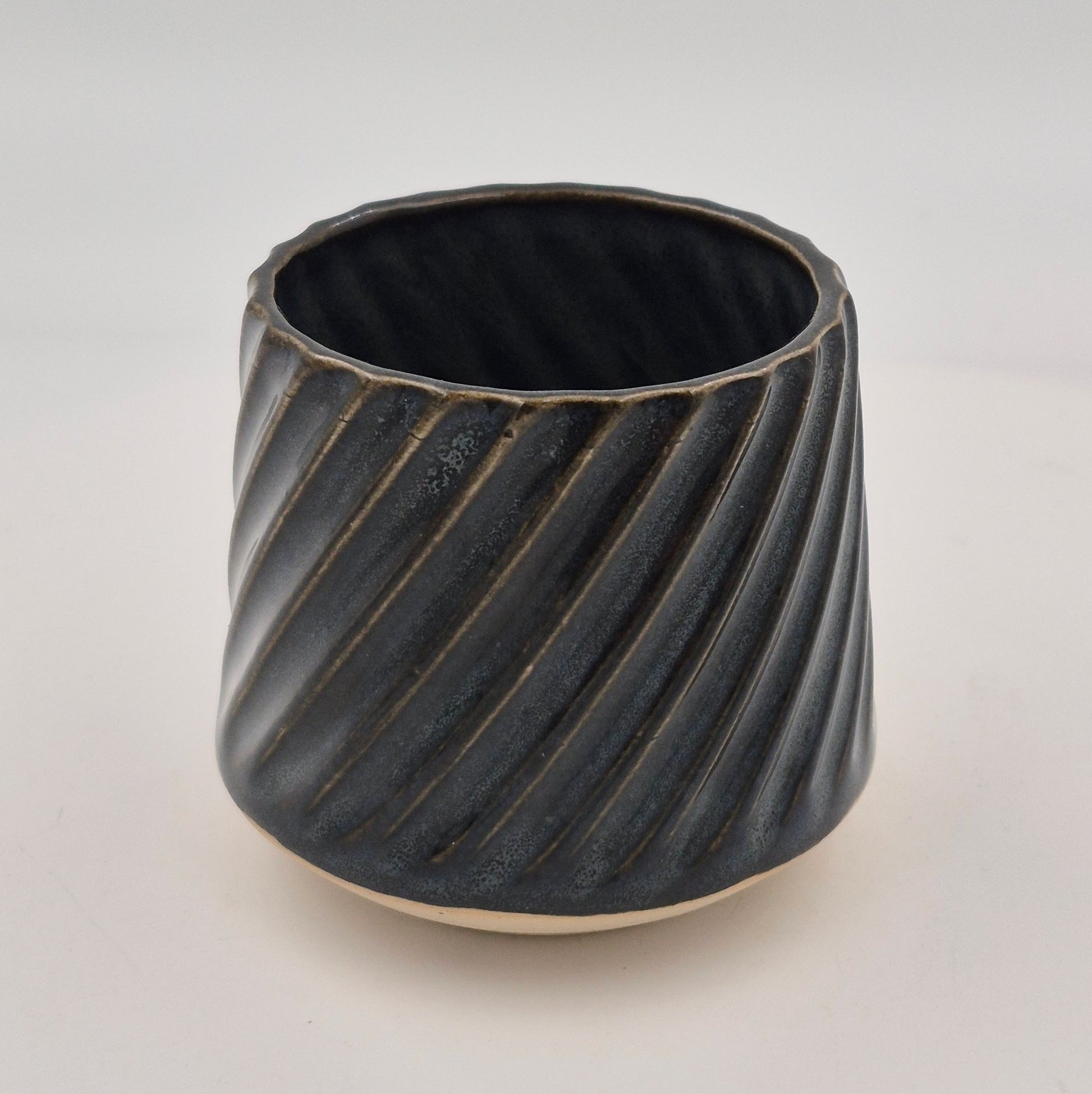 Porcelain Cup with Stripes (2.5 dl, Height 8 cm)