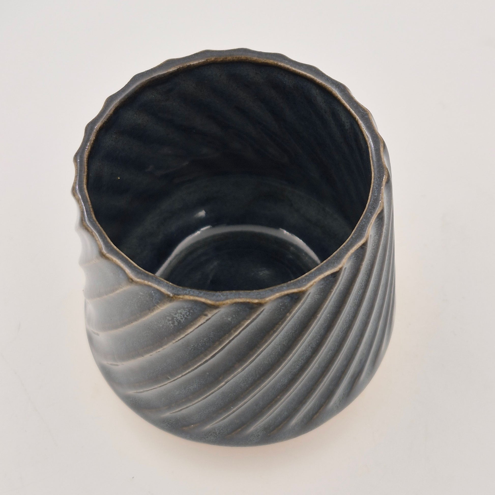 Porcelain Cup with Stripes (2.5 dl, Height 8 cm)