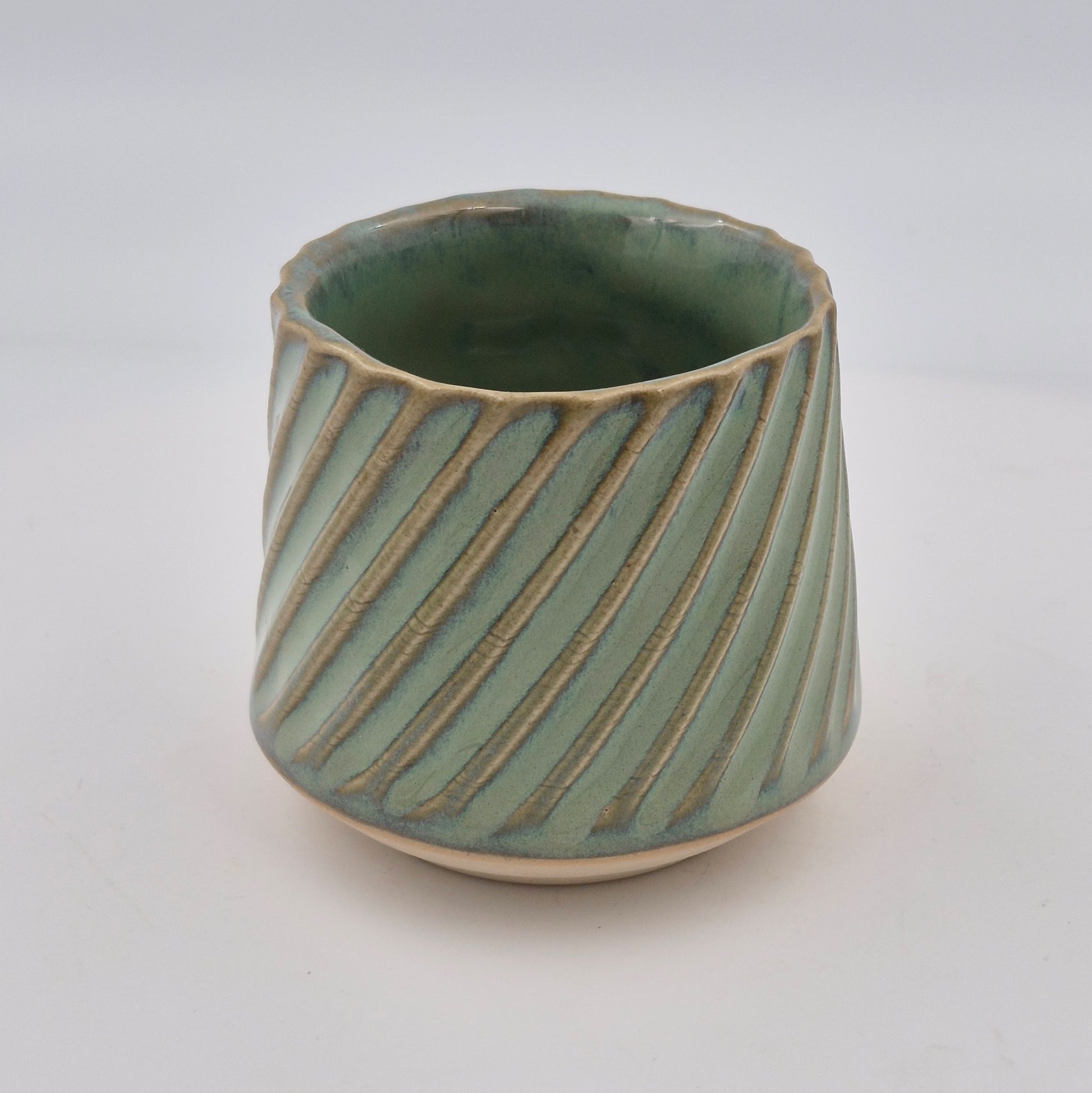 Porcelain Cup with Stripes (2.5 dl, Height 8 cm)