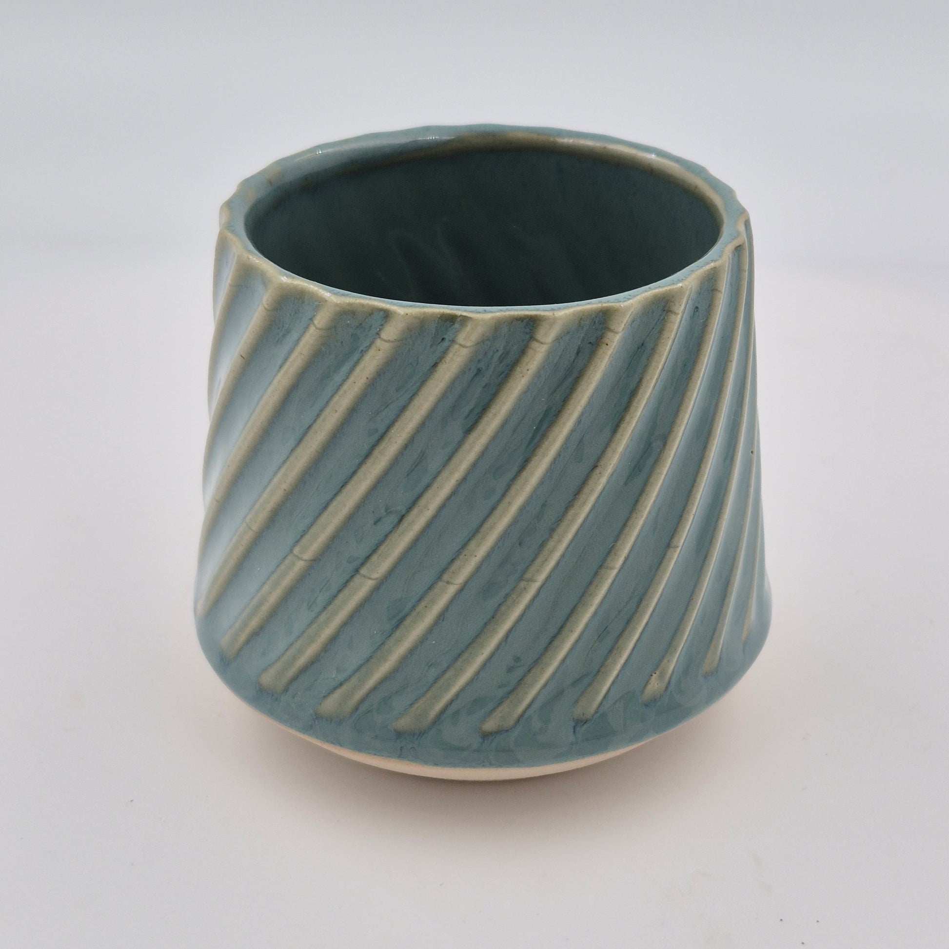 Porcelain Cup with Stripes (2.5 dl, Height 8 cm)