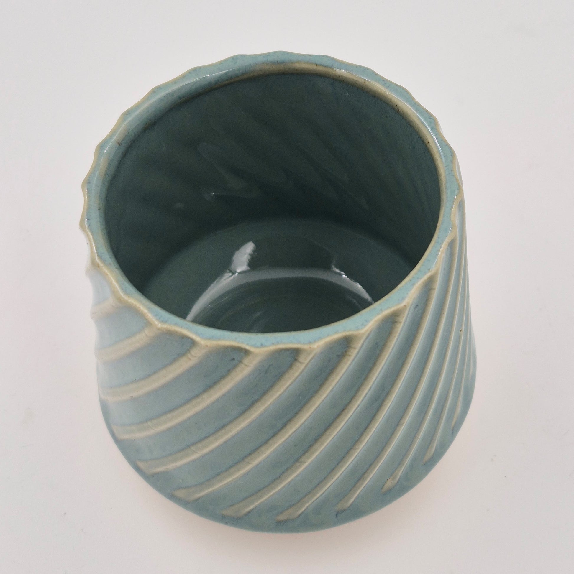Porcelain Cup with Stripes (2.5 dl, Height 8 cm)
