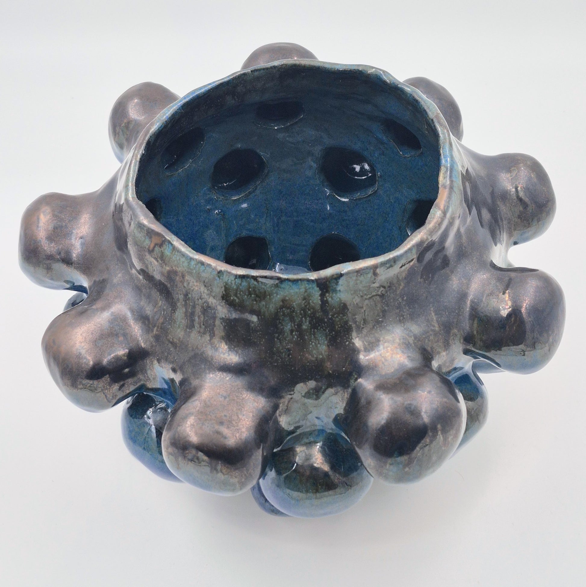 Stentøjsskål med organisk boblestruktur