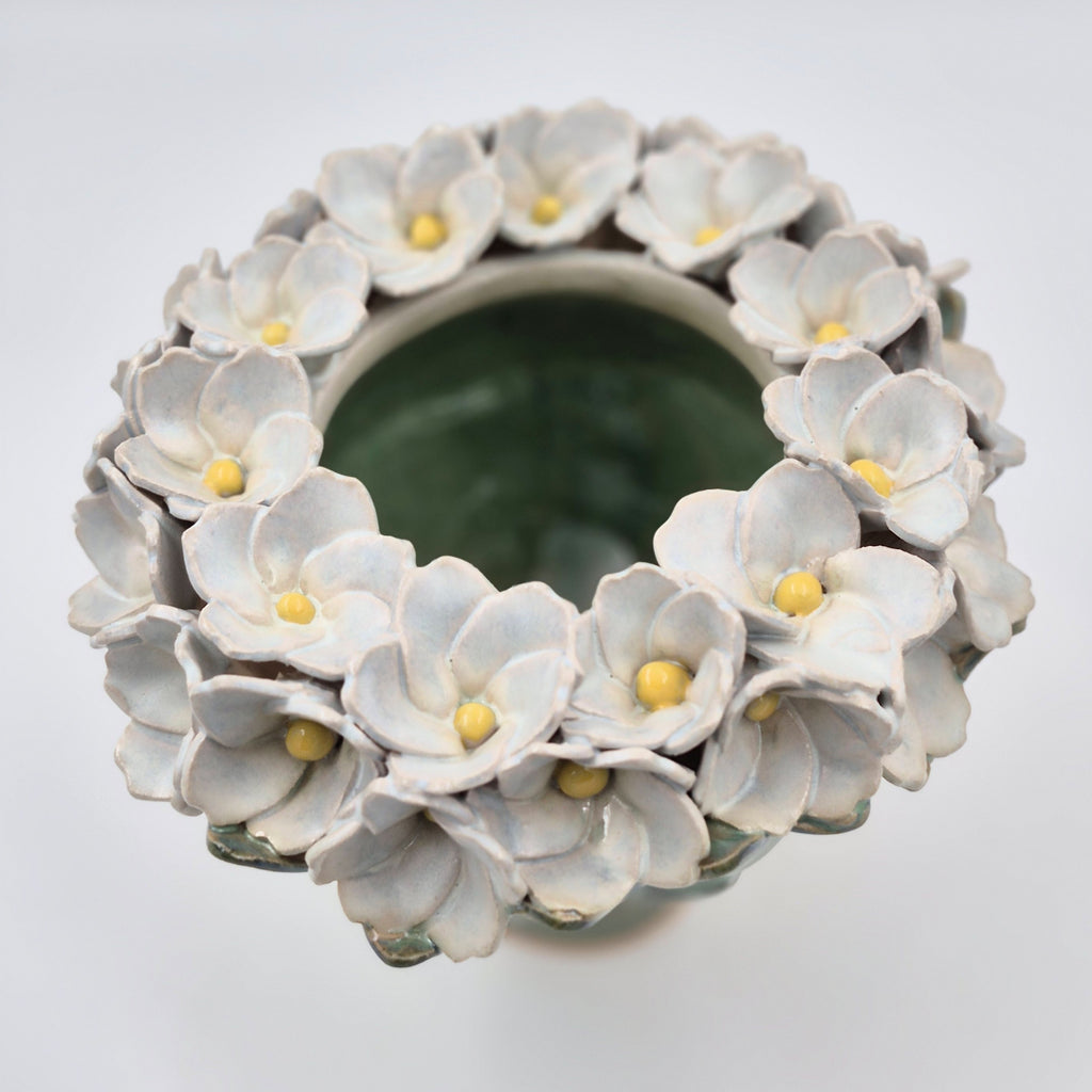 Lille vase med blomsterkrans