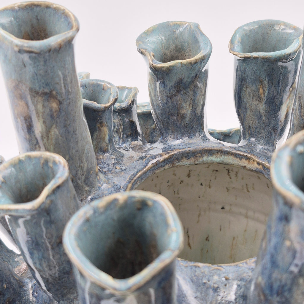 Koralvase i stentøj