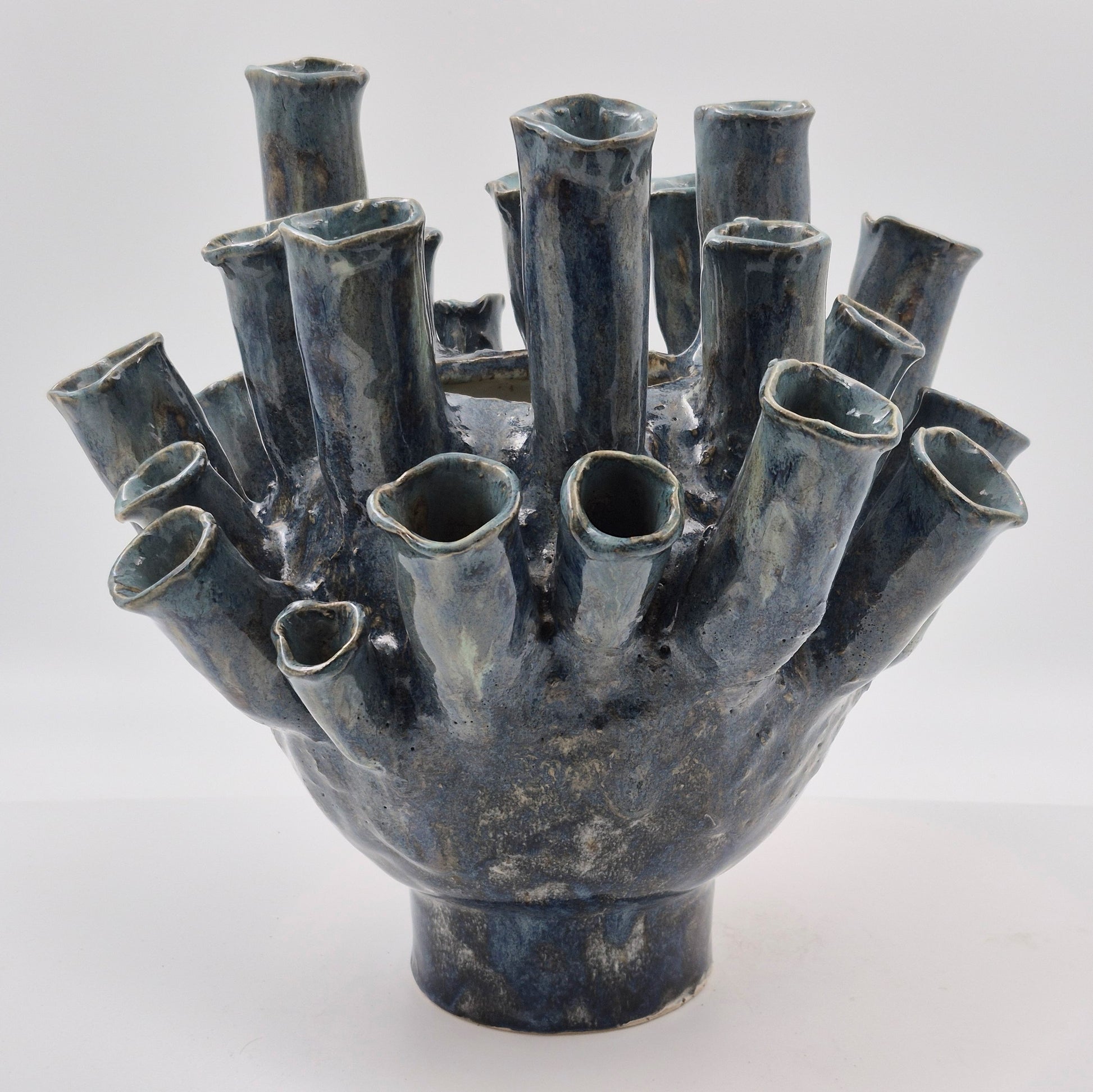 Koralvase i stentøj